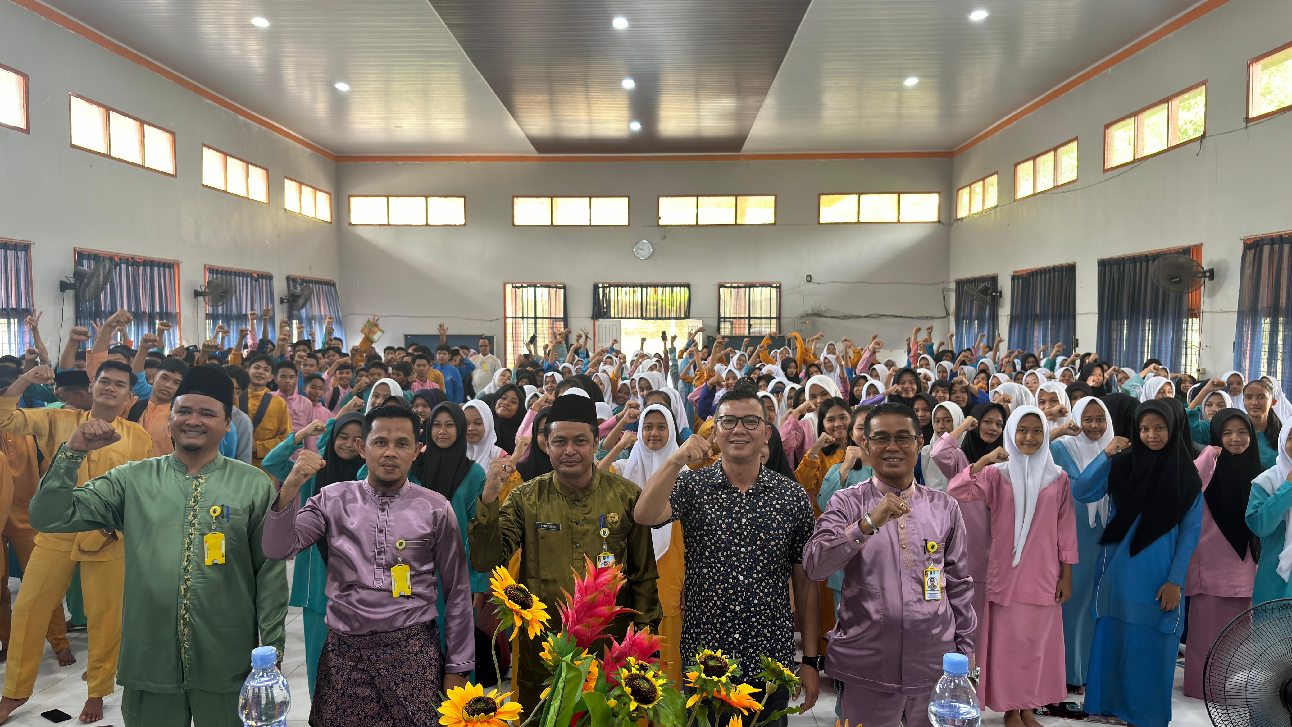 Ketua Bawaslu Kampar Foto bersama