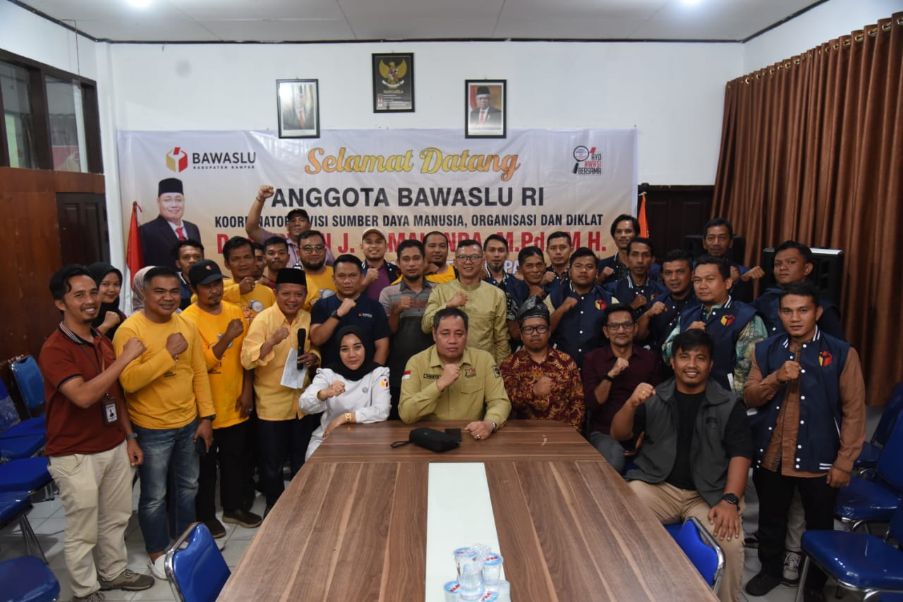 Foto Bersama Anggota Bawaslu RI